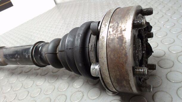 Foto: ANTRIEBSWELLE LINKS eines Audi A4 1.8