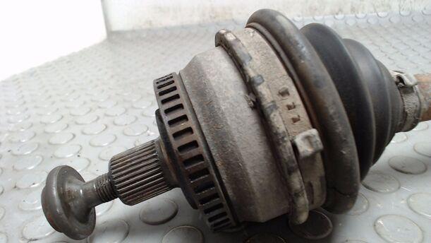 Foto: ANTRIEBSWELLE LINKS eines Audi A4 1.8