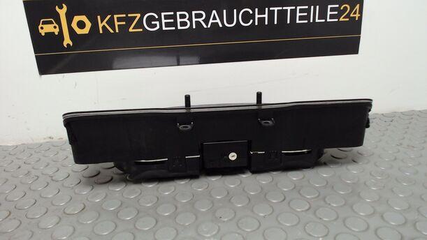 Foto: TACHOEINHEIT / KOMBIINSTRUMENT eines Audi A4 1.8 GL
