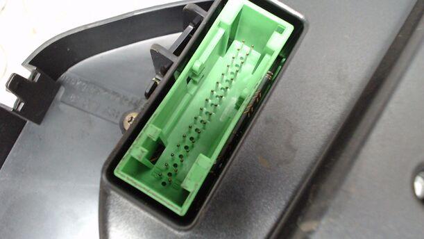 Foto: TACHOEINHEIT / KOMBIINSTRUMENT eines Audi A4 1.8 GL