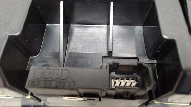 Foto: TACHOEINHEIT / KOMBIINSTRUMENT eines Audi A4 1.8 GL