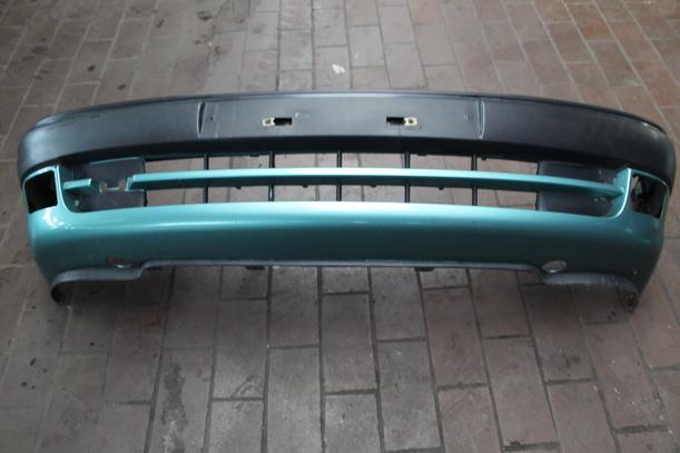 Foto: STOSSFÄNGER/ STOßSTANGE VORN ( MOD 95 ) eines Opel Astra 255 592/Z24