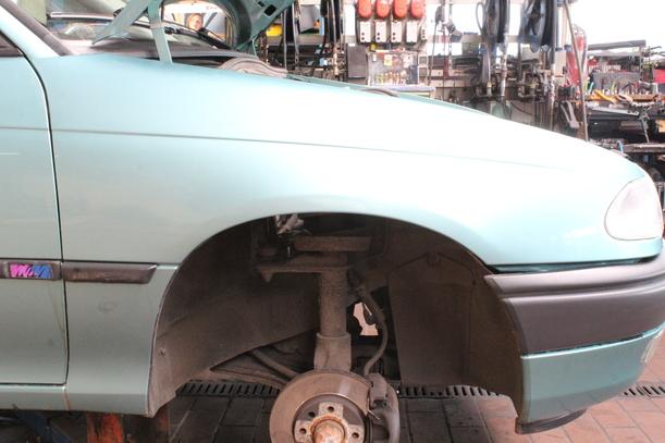 Foto: KOTFLÜGEL RECHTS ( MOD 95 ) eines Opel Astra 255 592/Z24