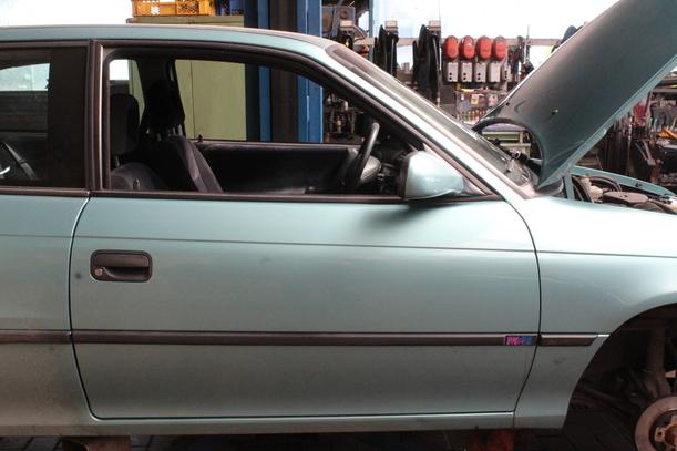 Foto: TÜR RECHTS ( 3 TÜRER ) eines Opel Astra 255 592/Z24