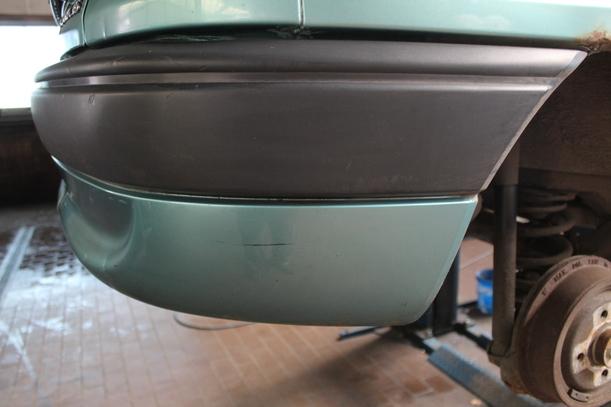 Foto: STOSSFÄNGER/ STOßSTANGE HINTEN eines Opel Astra 255 592/Z24