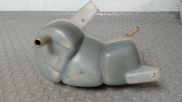 Foto: AUSGLEICHSBEHÄLTER eines Opel Astra 255 592/Z24