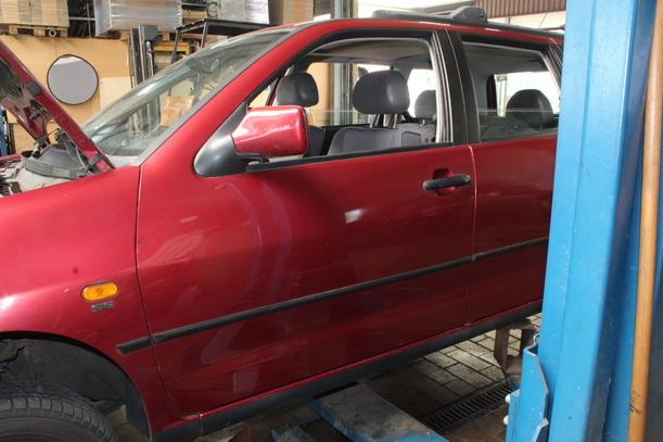 Foto: TÜR VORN LINKS ( 4/5 TÜRER ) eines Seat Cordoba Vario 1.6i
