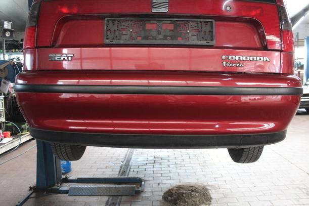 Foto: STOSSFÄNGER/ STOßSTANGE HINTEN ( VARIO ) eines Seat Cordoba Vario 1.6i