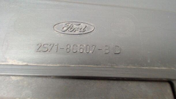 Foto: ELEKTROLÜFTER eines Ford Mondeo 3.0 Turnier V6 GL