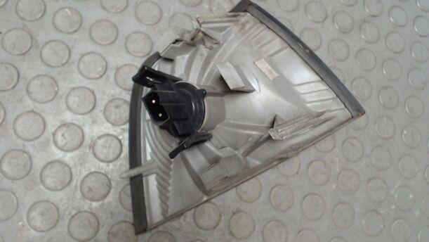 Foto: BLINKER VORN LINKS eines BMW 316i compact GTI