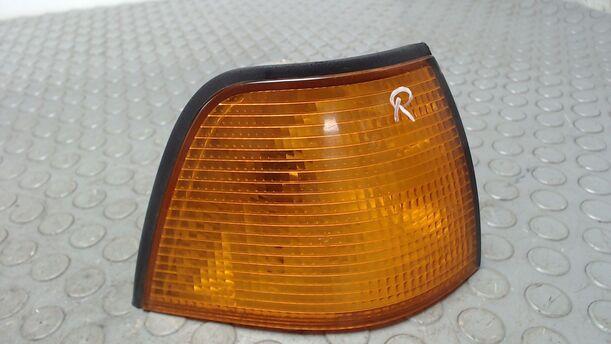 Foto: BLINKER VORN RECHTS eines BMW 316i compact GTI