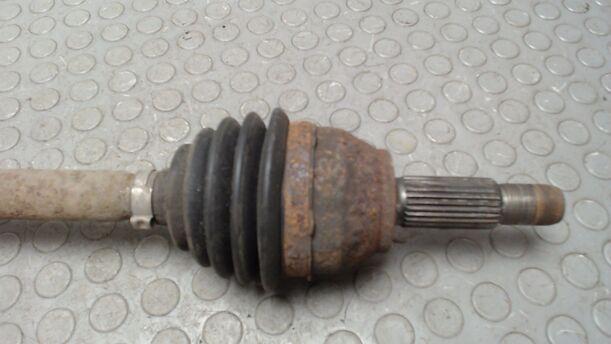 Foto: ANTRIEBSWELLE VORN LINKS eines Ford Fusion 1.4