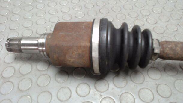 Foto: ANTRIEBSWELLE VORN LINKS eines Ford Fusion 1.4