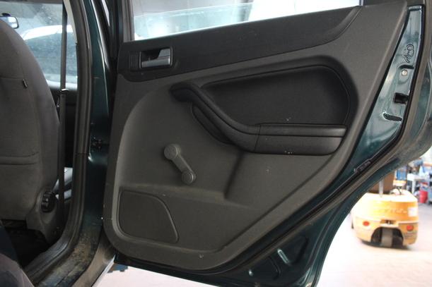 Foto: TÜR HINTEN RECHTS ( VOR FACELIFT ) eines Ford Focus Turnier 1.6 TDCi