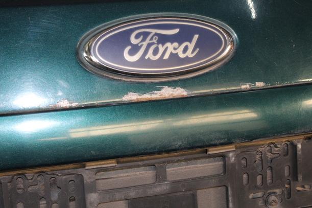 Foto: HECKKLAPPE/ HECKDECKEL ( VOR FACELIFT/ FÜR BASTLER ) eines Ford Focus Turnier 1.6 TDCi