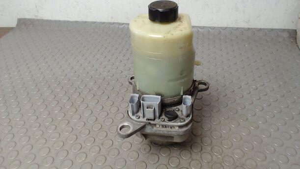 Foto: PUMPE SERVOLENKUNG/ SERVOPUMPE eines Ford Focus Turnier 1.6 TDCi Touring