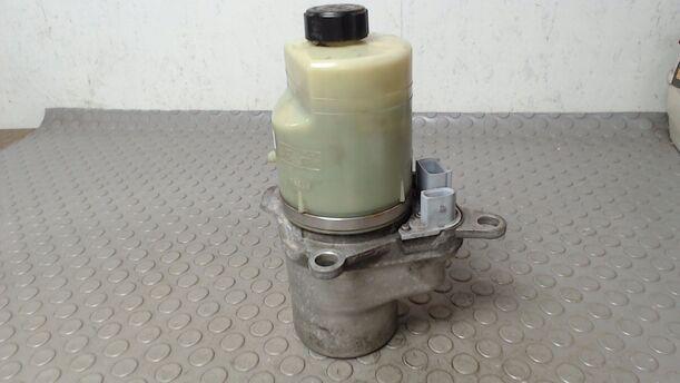 Foto: PUMPE SERVOLENKUNG/ SERVOPUMPE eines Ford Focus Turnier 1.6 TDCi Touring