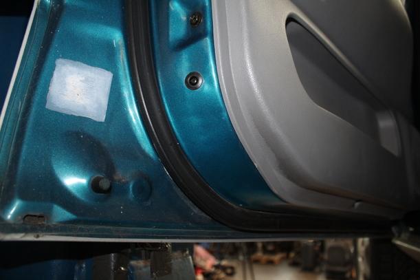 Foto: TÜR VORN LINKS eines Mitsubishi Space Runner Saphir