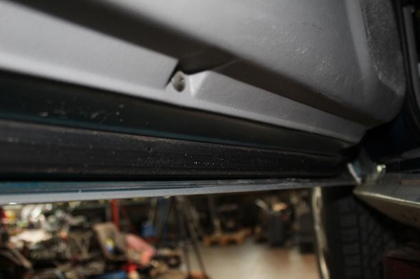 Foto: TÜR VORN LINKS eines Mitsubishi Space Runner Saphir