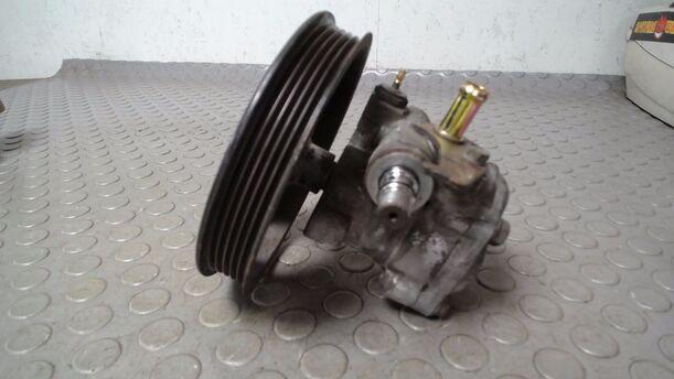 Foto: SERVOPUMPE/ LENKGETRIEBEPUMPE eines Mitsubishi Space Runner GLX
