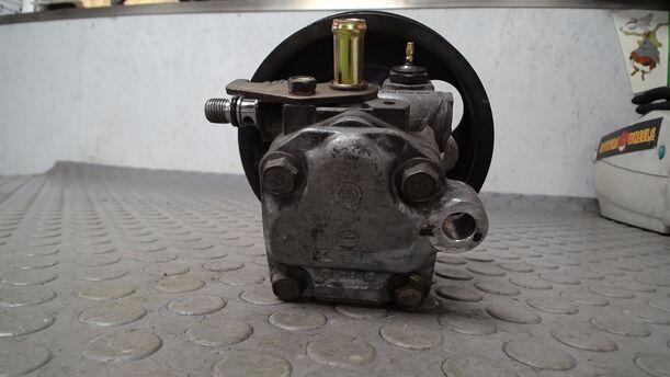 Foto: SERVOPUMPE/ LENKGETRIEBEPUMPE eines Mitsubishi Space Runner GLX