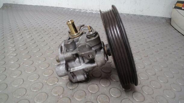 Foto: SERVOPUMPE/ LENKGETRIEBEPUMPE eines Mitsubishi Space Runner GLX