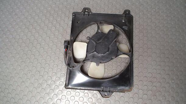 Foto: ELEKTROLÜFTER LINKS eines Mitsubishi Space Runner CLX
