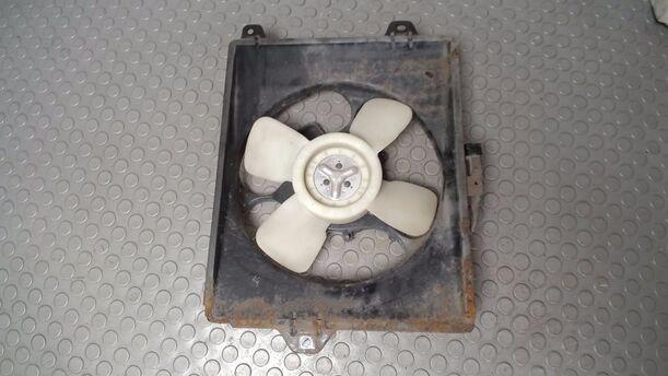 Foto: ELEKTROLÜFTER LINKS eines Mitsubishi Space Runner CLX