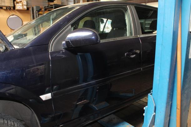 Foto: TÜR VORN LINKS eines Opel Signum 2.2 GTI