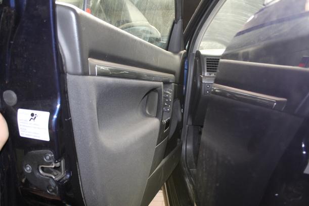 Foto: TÜR VORN LINKS eines Opel Signum 2.2 GTI