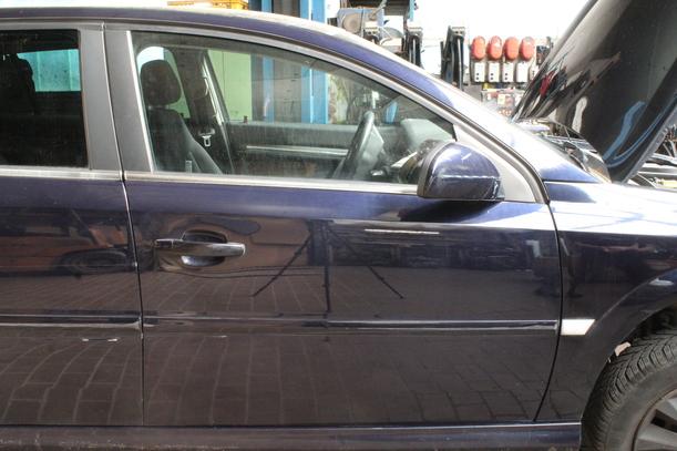 Foto: TÜR VORN RECHTS eines Opel Signum 2.2 GTI