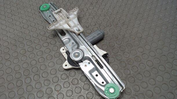 Foto: FENSTERHEBER ELEKTRISCH HINTEN LINKS eines Opel Signum 2.2 Highline