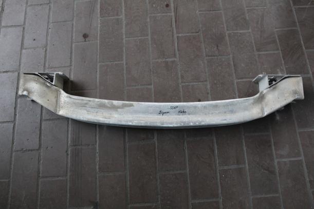 Foto: VERSTÄRKUNG HINTEN eines Opel Signum 2.2 GTI