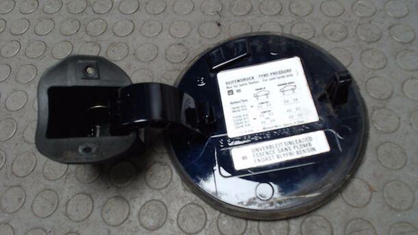 Foto: TANKKLAPPE / TANKDECKEL eines Opel Signum 2.2