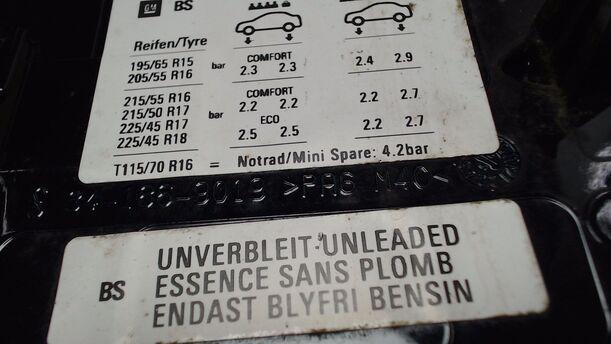 Foto: TANKKLAPPE / TANKDECKEL eines Opel Signum 2.2