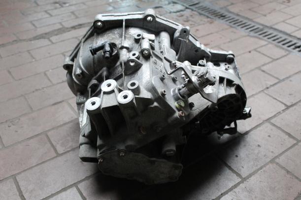 Foto: SCHALTGETRIEBE 5-GANG F23 eines Opel Signum 2.2 GTI