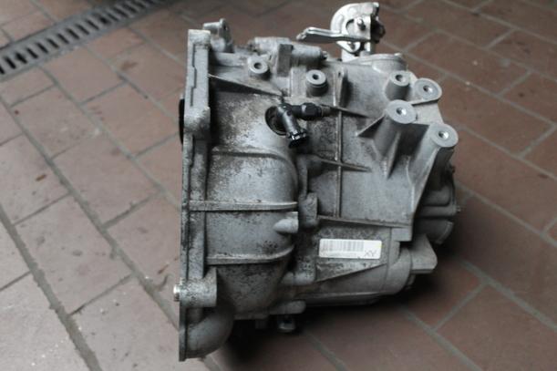 Foto: SCHALTGETRIEBE 5-GANG F23 eines Opel Signum 2.2 GTI