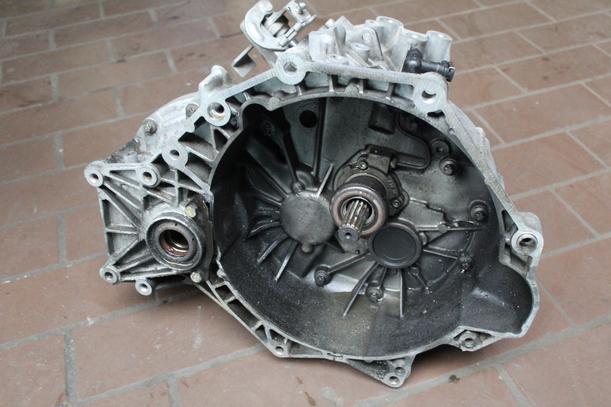 Foto: SCHALTGETRIEBE 5-GANG F23 eines Opel Signum 2.2 GTI
