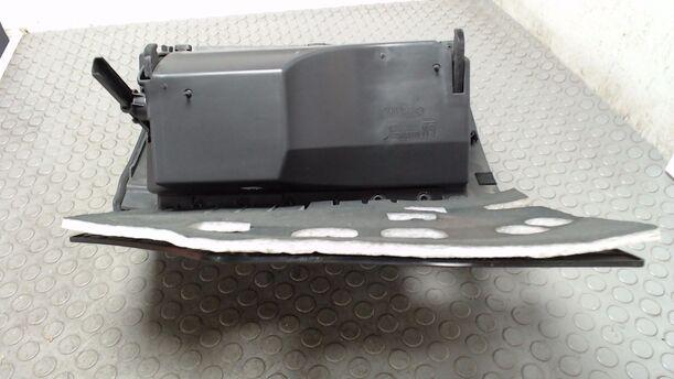 Foto: HANDSCHUHFACH eines Opel Signum 2.2 Highline