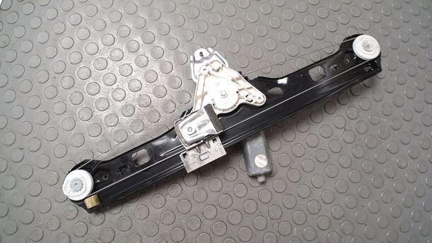 Foto: FENSTERHEBER ELEKTRISCH HINTEN LINKS ( T-MODELL ) eines Mercedes-Benz C 220 T CDI GTI