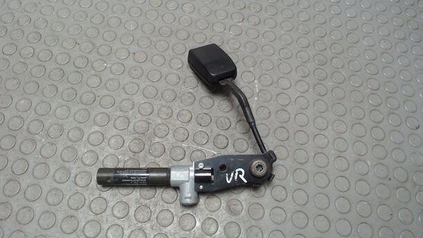 Foto: GURTSTRAFFER VORN RECHTS eines Ford Turnier