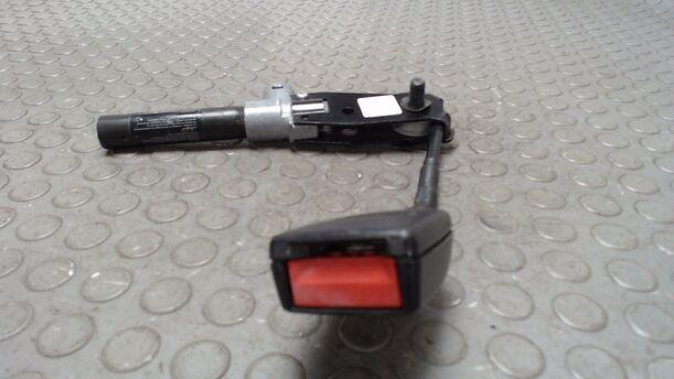Foto: GURTSTRAFFER VORN RECHTS eines Ford Turnier