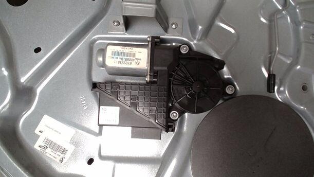 Foto: FENSTERHEBER ELEKTRISCH HINTEN LINKS ( FACELIFT ) eines VW Polo 1.4 Xi