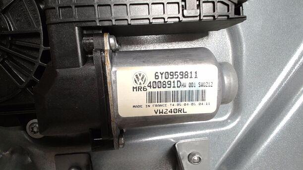 Foto: FENSTERHEBER ELEKTRISCH HINTEN LINKS ( FACELIFT ) eines VW Polo 1.4 Xi