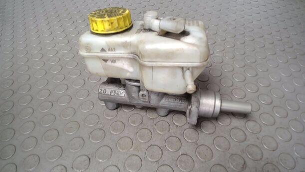Foto: HAUPTBREMSZYLINDER eines VW Polo 1.4 Edition