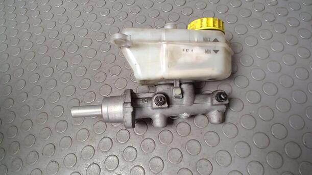 Foto: HAUPTBREMSZYLINDER eines VW Polo 1.4 Edition