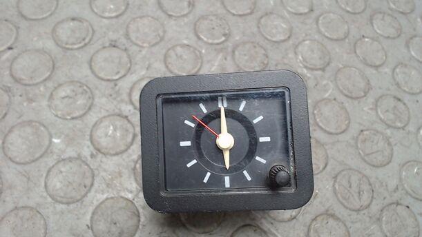 Foto: UHR eines Ford Sierra Turnier GL