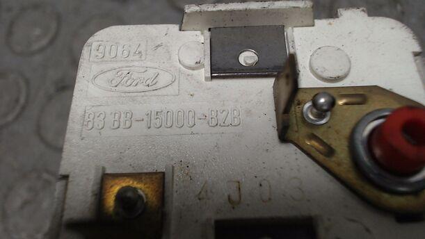 Foto: UHR eines Ford Sierra Turnier GL