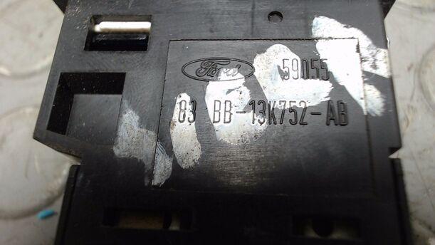 Foto: TACHOBELEUCHTUNG SCHALTER eines Ford Sierra Turnier GL