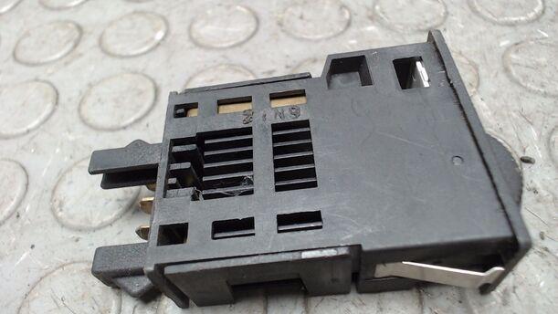 Foto: TACHOBELEUCHTUNG SCHALTER eines Ford Sierra Turnier GL